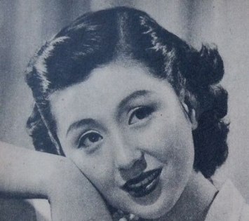 Publicity photo of actress Tsushima Keiko